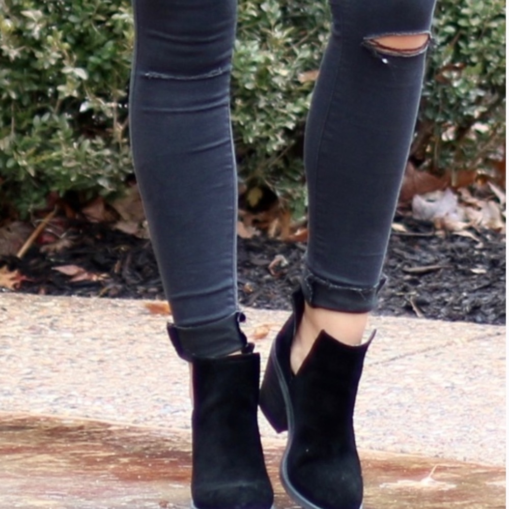 STEVE MADDEN Sharini Cut Out Booties Sz 7.5
